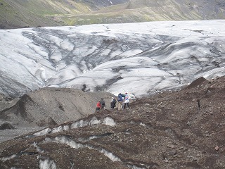氷河を歩く
