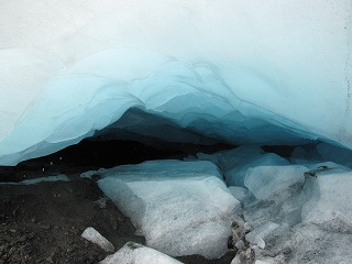 氷河の色はきれいなマセンダ